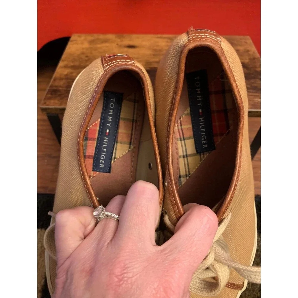 Tommy Hilfiger 9.5 Wheat Brown Canvas Leather Trimmed Tennis Shoes EXCELLENT
